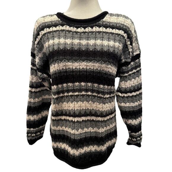 Metropolitan New York 10001 Black White Sweater - Size Medium - Picture 1 of 6